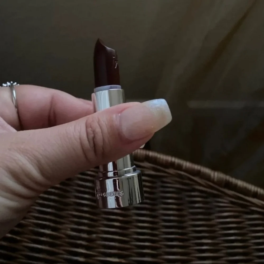It cosmetics pillow lipstick lights out